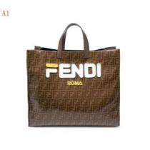 人目を引く存在感 2026年秋冬入荷 FENDI フェンディ 3色可選 トートバ...