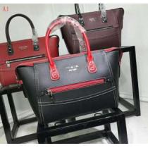 目前の注目ブランド  PRADA プラダ  4色可選  2026年秋冬入荷　トー...
