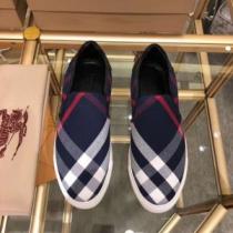 ファッションの最先端！BURBERRY スリップオン １着は持つべき2色可選 バ...