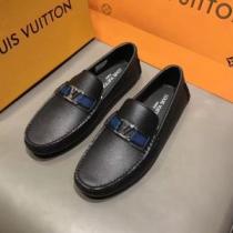 有名人同じアイテム  LOUIS VUITTON カジュアルシューズ希少性の高い...