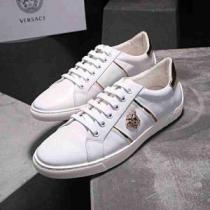 ヴェルサーチ2026秋冬の定番新品到来! VERSACE フラットシューズ高級感...