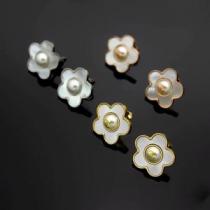 有名人同じアイテムCH超お買い得 CH ピアス 3色可選 高品質な