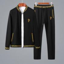 高感度アイテム ヴェルサーチVERSACE 最近人気一番！ 2色可選 上下セット...