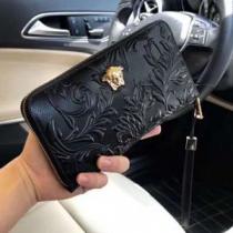海外先行発売！ヴェルサーチ2026年秋冬入荷 VERSACE 財布 旬のアイテム...