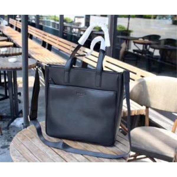 ファッショニスタ愛用 プラダ PRADA 稀少*入手困難  ショルダーバッグ 秋冬超人気の最新作