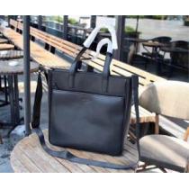 ファッショニスタ愛用 プラダ PRADA 稀少*入手困難  ショルダーバッグ 秋冬超人気の最新作