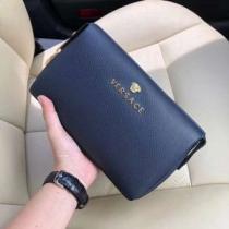 人気デザインで欲しい ヴェルサーチVERSACE 高感度アイテム  クラッチバッ...