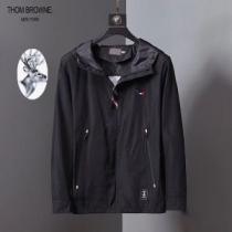 秋冬セールトムブラウン 軽量ジャケットTHOM BROWNE 2色可選2026最...
