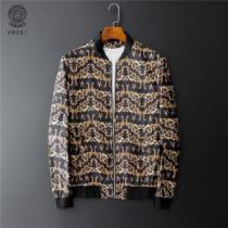 大人カジュアル 2026年秋冬入荷VERSACE ブルゾン 秋冬大活躍 ヴェルサ...