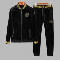 VERSACE 今季爆発的な人気ジンシロン セット主役級のアイテム ヴェルサーチ2026新品入荷