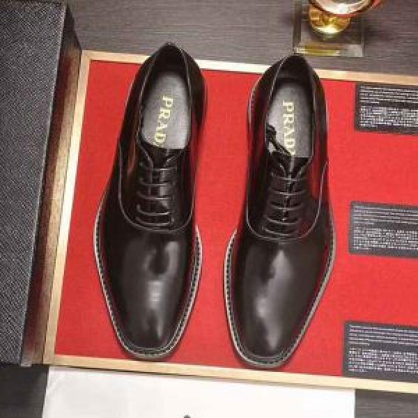 大人っぽく知的な プラダ PRADA 2026年秋冬入荷 ビジネスシューズ目前の注目ブランド