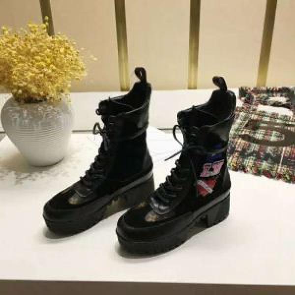 おすすめアイテム ショートブーツ 国内完売 ルイヴィトン LOUIS VUITTON オシャレを満喫できる 2026最安値！