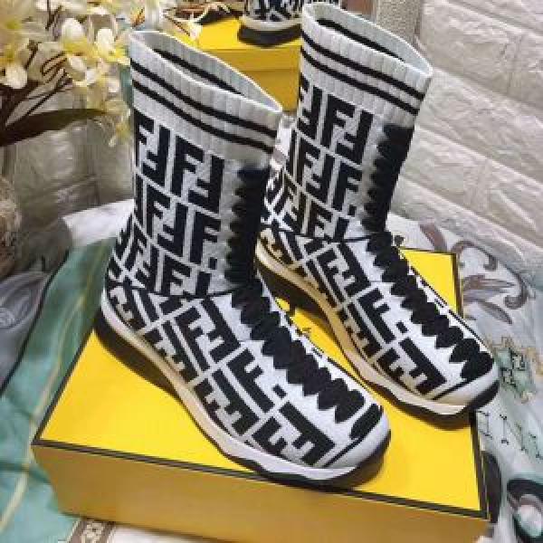 目前の注目ブランド FENDI フェンディ 2026年秋冬入荷 ショートブーツ  2色可選 今季新作登場