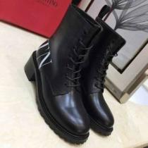 ショートブーツ 有名人同じアイテム  ヴァレンティノVALENTINO 2026...