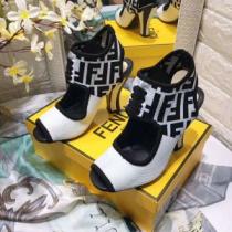 2色可選 秋季超人気アイテム 今季爆発的な人気 FENDI フェンディショートブ...