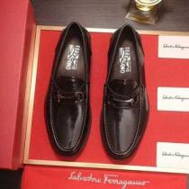 カジュアルシューズ ファッションの最先端！期間限定セール FERRAGAMO サ...