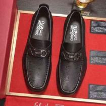 ファッションの最先端！ 話題の新作到着！ カジュアルシューズ FERRAGAMO...