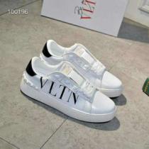 2026人気の主流アイテム 圧倒的人気新着 VALENTINO ヴァレンティノ 男女兼用 カジュアルシューズ