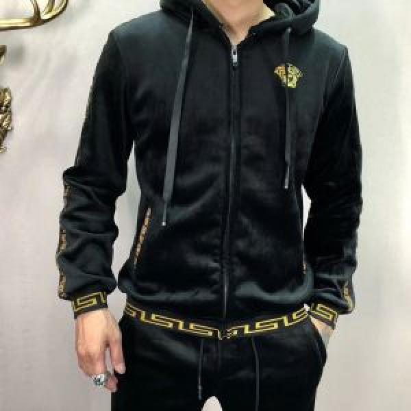 流行の注目ブランド 2026年人気満々のブランド VERSACE ヴェルサーチ 上下セット