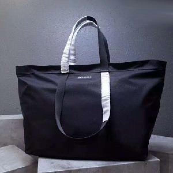 バレンシアガ BALENCIAGA 2026秋冬の定番新品到来! 男女兼用バッグ 話題の新作到着！