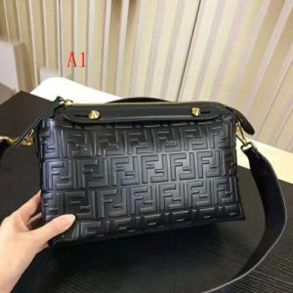 ショルダーバッグ  フェンディ FENDI 大人っぽい 3色可選 超定番人気