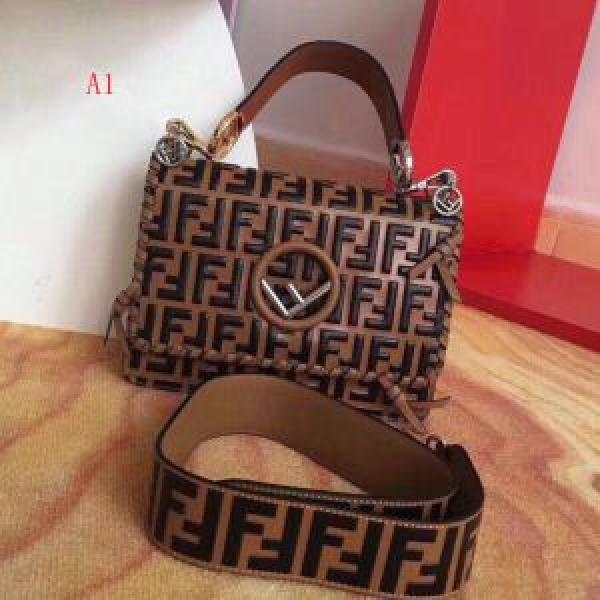 圧倒的人気新着 フェンディ 3色可選  FENDI ハンドバッグ一味違うデザイン