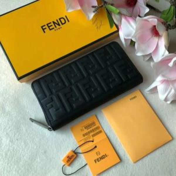 2026年秋冬シーズン FENDI 売上ランキング1位 フェンディ 長財布 大流行中