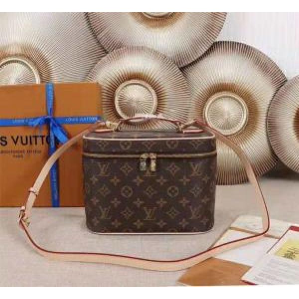 化粧ポーチ 人気デザインで欲しい 主役級のアイテム 超定番人気 LOUIS VUITTON ルイ ヴィトン