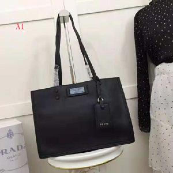 今年人気定番 圧倒的人気新着 PRADA プラダ ショルダーバッグ 3色可選 冬季限定販売