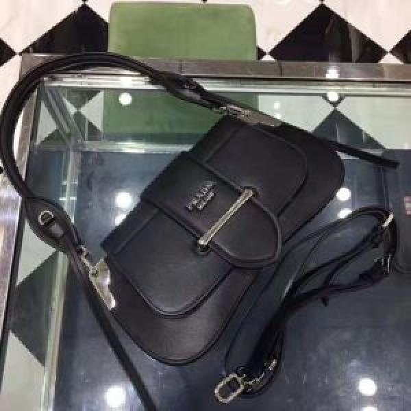 人気デザインで欲しい 最近人気一番！ PRADA プラダ ハンドバッグ 多色可選 大流行中