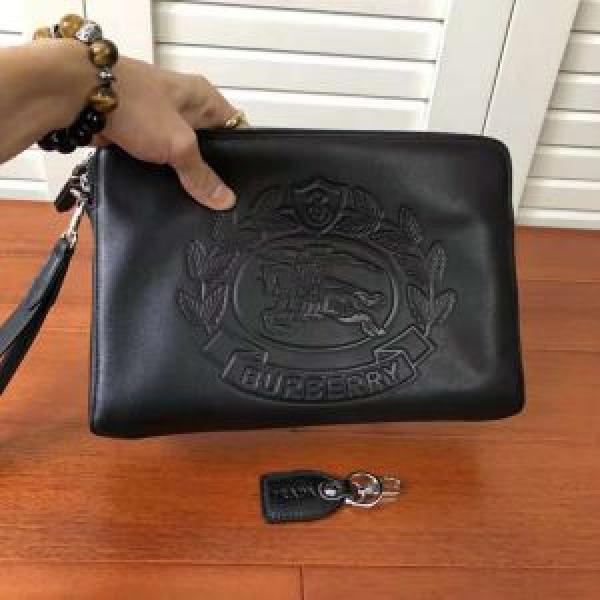 ファッションの最先端！ バーバリー着は持つべき BURBERRY ポーチ 上品でファッション