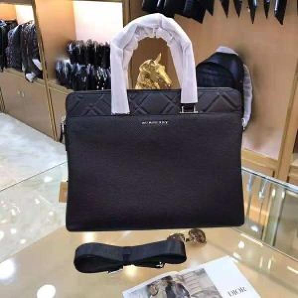 ハンドバッグ 高級感が漂う バーバリー 国内完売 BURBERRY オシャレを満喫できる