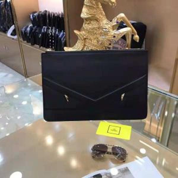 ポーチ 大人キレイめ フェンディ美品*入手困難 FENDI 今季大人気新作登場