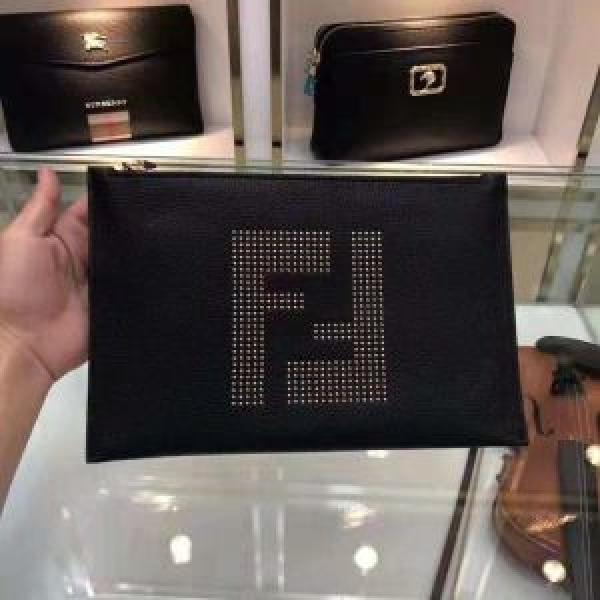 最終数量限り！ フェンディ注目美品  FENDI 欧米韓流 ポーチ海外先行発売！