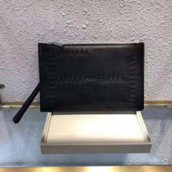 フェンディお買い得  FENDI 数量限定再入荷 ポーチ 2026秋冬の定番新品到来!