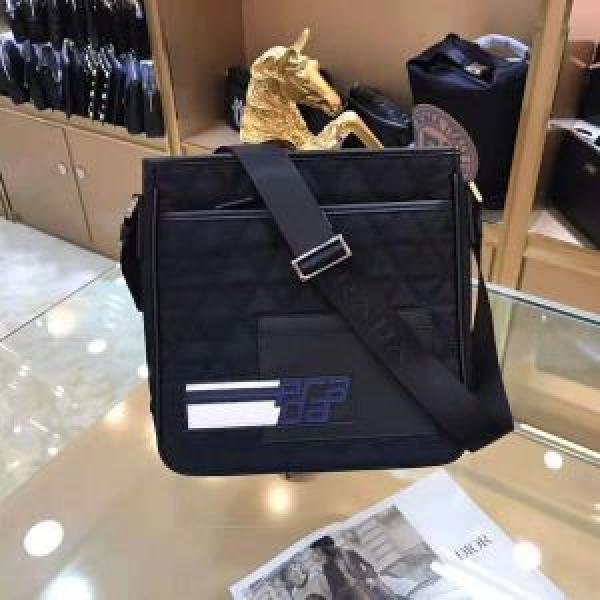 ショルダーバッグ 2026新品入荷 プラダ人気デザインで欲しい  PRADA ミックス感が溢れる