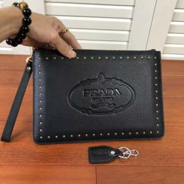 超目玉新作 2026【SALE！】 プラダ PRADA 現代的な印象 ポーチこれは欲しい