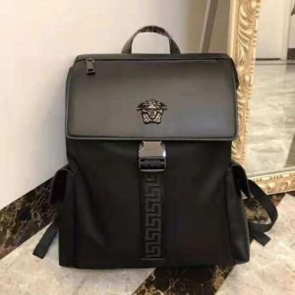 高品質な リュック、バックパック ヴェルサーチ 話題の新作到着！VERSACE 2026年秋冬シーズン