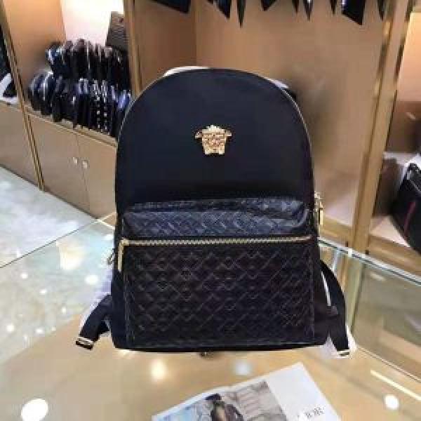 ヴェルサーチ2026【SALE！】 圧倒的人気新着 VERSACE リュック、バックパック有名人同じアイテム