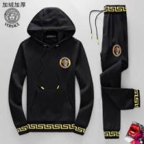ファッショニスタ愛用 VERSACE ヴェルサーチ 上下セット 目前の注目ブラン...