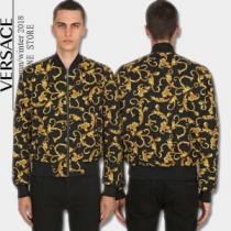 ブルゾン 絶妙な新商品 人気急上昇中 VERSACE ヴェルサーチ 格好良いアイ...