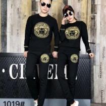 主役級のアイテム 絶妙な新商品 人気デザインで欲しい VERSACE ヴェルサー...