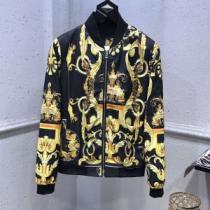 VERSACE ヴェルサーチ ブルゾン 上品でファッション 海外限定アイテム 最...