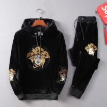 今季大人気新作登場 VERSACE ヴェルサーチ 上下セット 海外限定アイテム ...