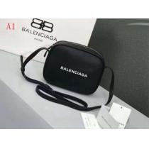 冬季限定販売 バレンシアガ BALENCIAGA ミニバッグ 2026最高ランキング 多色可選 高級感が漂う