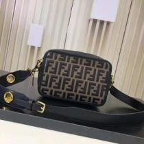 今季大人気新作登場 フェンディ FENDI 注目美品 ショルダーバッグ 最終数量...