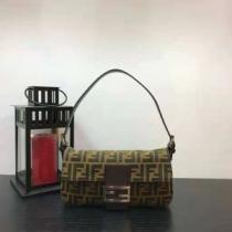 ファッションスタッズ フェンディ稀少*入手困難 FENDI ハンドバッグ 今季爆...
