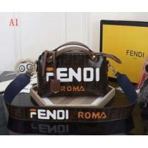 2色可選 軽量で薄手の フェンディ再入荷！ FENDI ショルダーバッグ 絶妙な...
