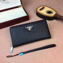 話題の新作到着！PRADA プラダ キレイめおしゃれ高級感が漂う 長財布 18ＳＳ美品