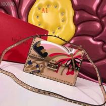 今季大人気新作登場 VALENTINO ヴァレンティノ ショルダーバッグ 4色可...